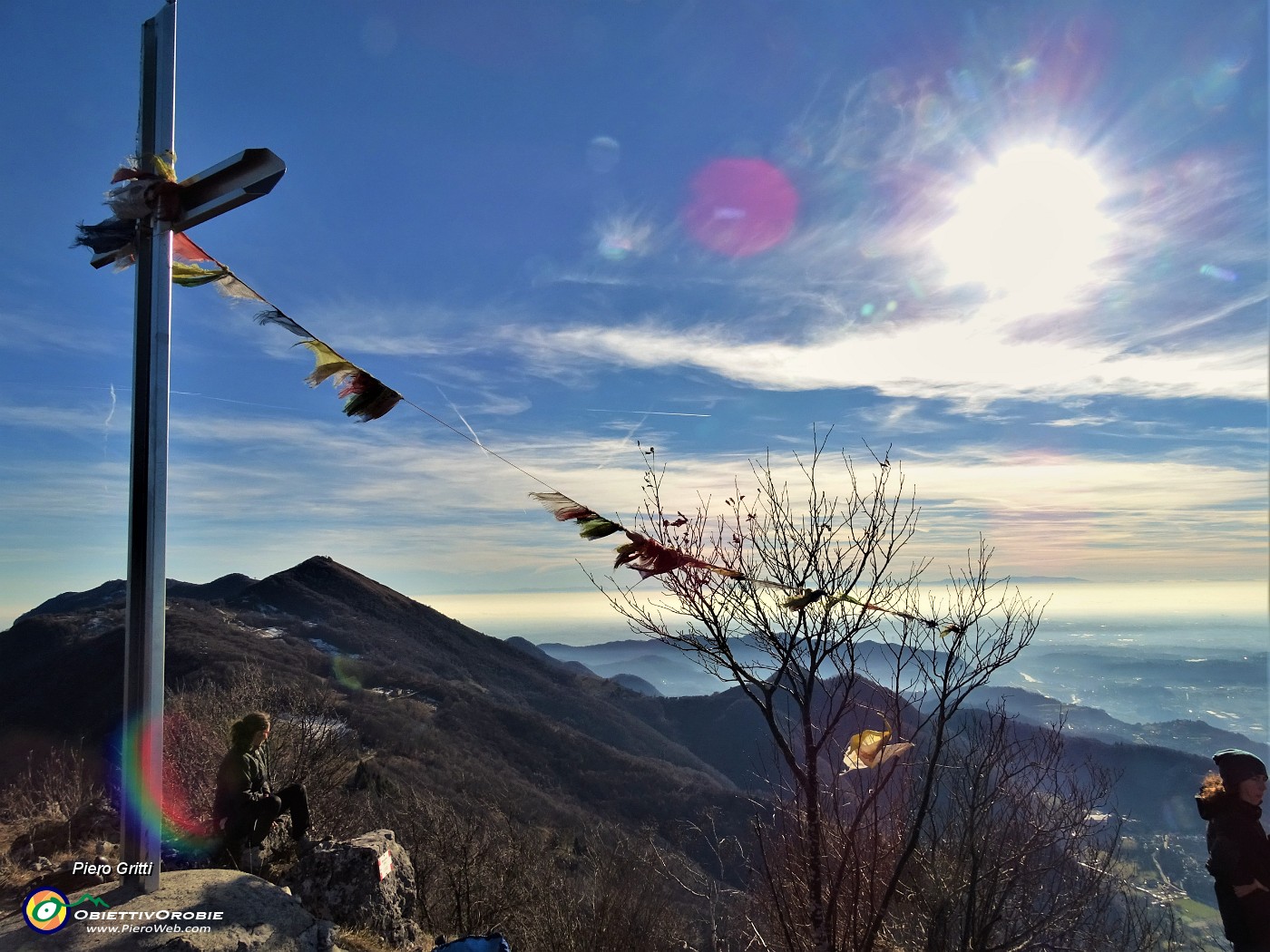 50 Alla croce dell'Ocone (anticima 1351 m) con vista sul Monte Tesoro.JPG